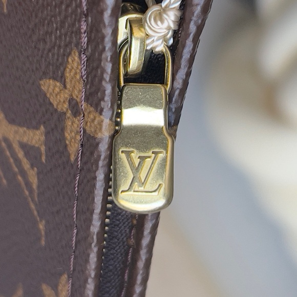 SOLD-Authentic louis vuitton Toiletry Pouch 26 ONLY Pink Monogram - Picture 8 of 14